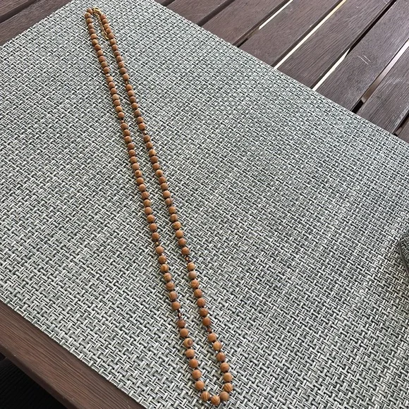 Tocara hand knotted sandalwood necklace - Picture 4 of 4